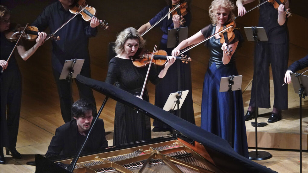 Το σύνολο Amsterdam Sinfonietta συνοδεύει τον Μπρους Λιου σε έργα Σοπέν
